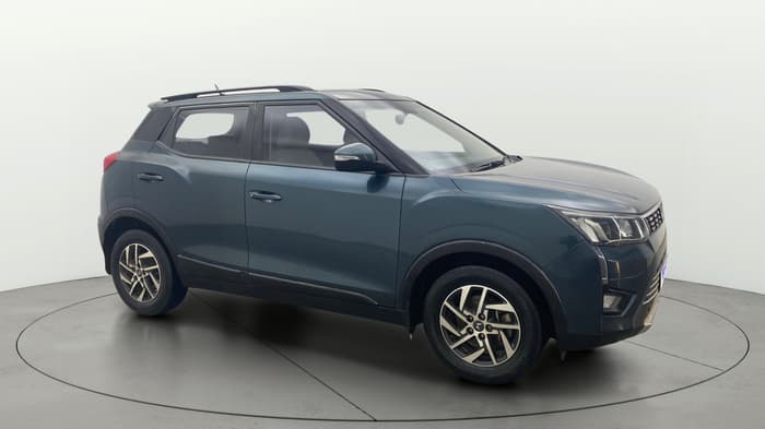 2022 Mahindra XUV300 W8 (O) 1.2 PETROL AMT, Petrol, Automatic, 79,072 km, Right Front Diagonal