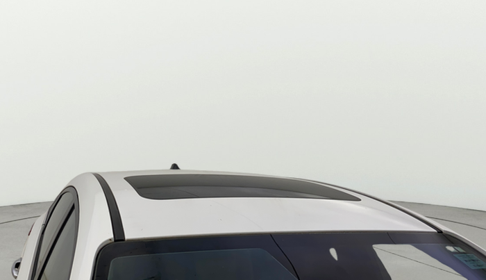 2017 Hyundai Verna 1.6 VTVT SX (O) AT, Petrol, Automatic, 71,150 km, Roof