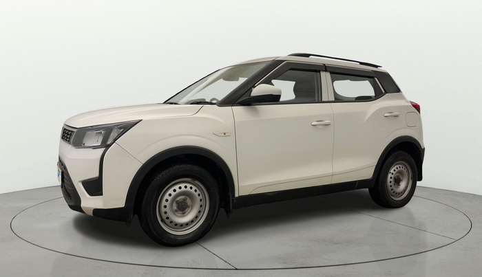 2023 Mahindra XUV300 W4 1.2 PETROL, Petrol, Manual, 35,728 km, Left Front Diagonal