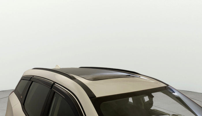 2022 Mahindra XUV700 AX 5 P MT 7 STR, Petrol, Manual, 59,885 km, Roof