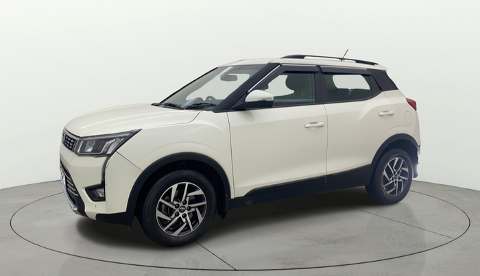 2022 Mahindra XUV300 W8 (O) 1.5 DIESEL, Diesel, Manual, 78,278 km, Left Front Diagonal