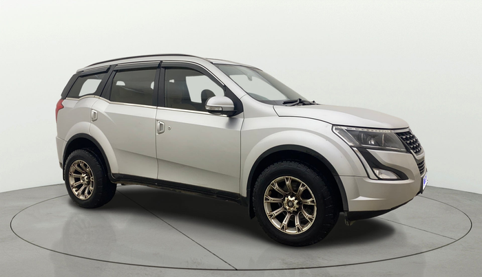 2018 Mahindra XUV500 W9, Diesel, Manual, 95,179 km, Right Front Diagonal