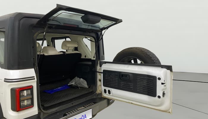 2025 Mahindra Thar Roxx  AX7 L Petrol AT 2WD, Petrol, Automatic, 29,898 km, Boot Door Open