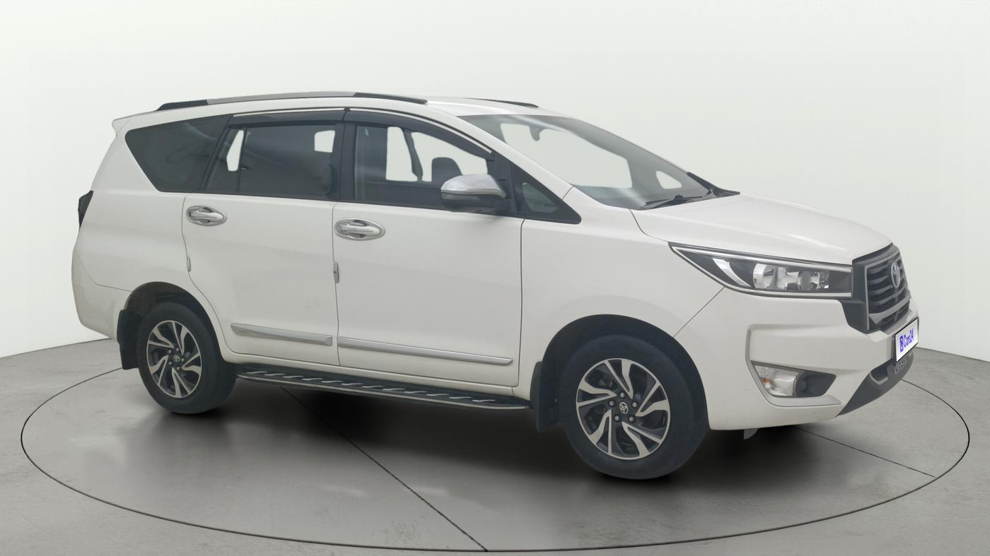 2024 Toyota Innova Crysta GX Plus 8 STR, Diesel, Manual, 69,437 km, Right Front Diagonal