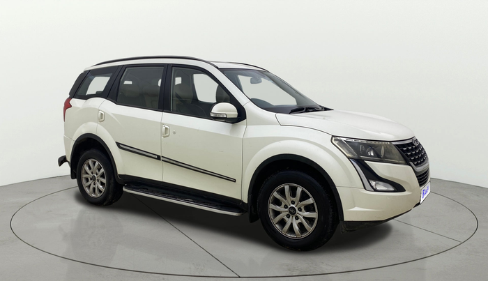 2019 Mahindra XUV500 W9, Diesel, Manual, 1,04,375 km, Right Front Diagonal