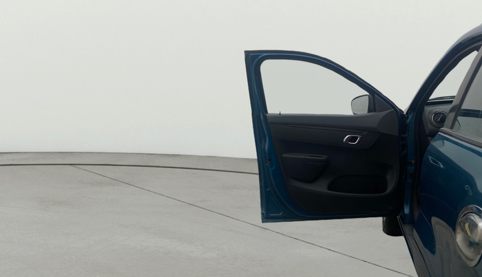 2020 Renault Kwid RXT 1.0 AMT (O), Petrol, Automatic, 31,576 km, LHS Front Door