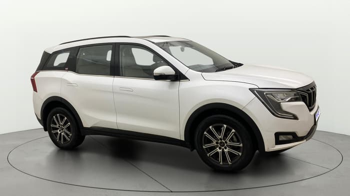 2024 Mahindra XUV700 AX 7 P AT 7 STR, Petrol, Automatic, 12,988 km, Right Front Diagonal
