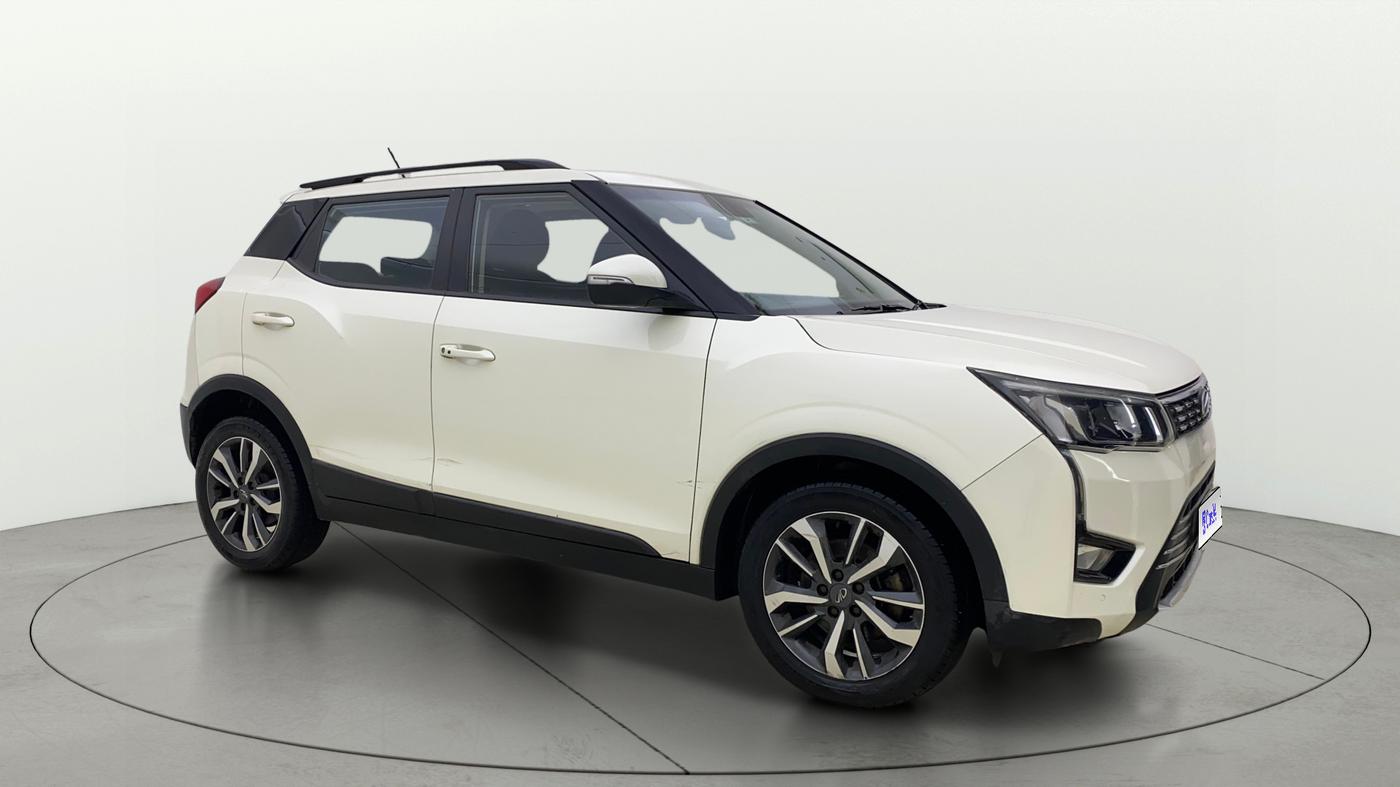 2021 Mahindra XUV300 W8 (O) 1.2 PETROL, Petrol, Manual, 78,893 km, Right Front Diagonal