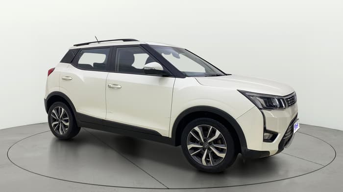 2021 Mahindra XUV300 W8 (O) 1.2 PETROL, Petrol, Manual, 78,894 km, Right Front Diagonal