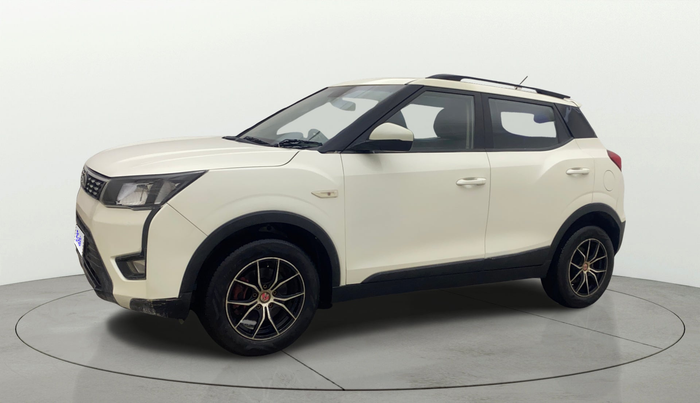 2019 Mahindra XUV300 W6 1.5 DIESEL, Diesel, Manual, 1,07,874 km, Left Front Diagonal