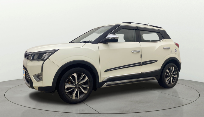 2021 Mahindra XUV300 W8 (O) 1.2 PETROL, Petrol, Manual, 1,22,446 km, Left Front Diagonal