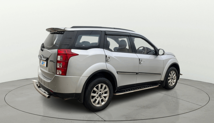2015 Mahindra XUV500 W8, Diesel, Manual, 1,05,261 km, Right Back Diagonal