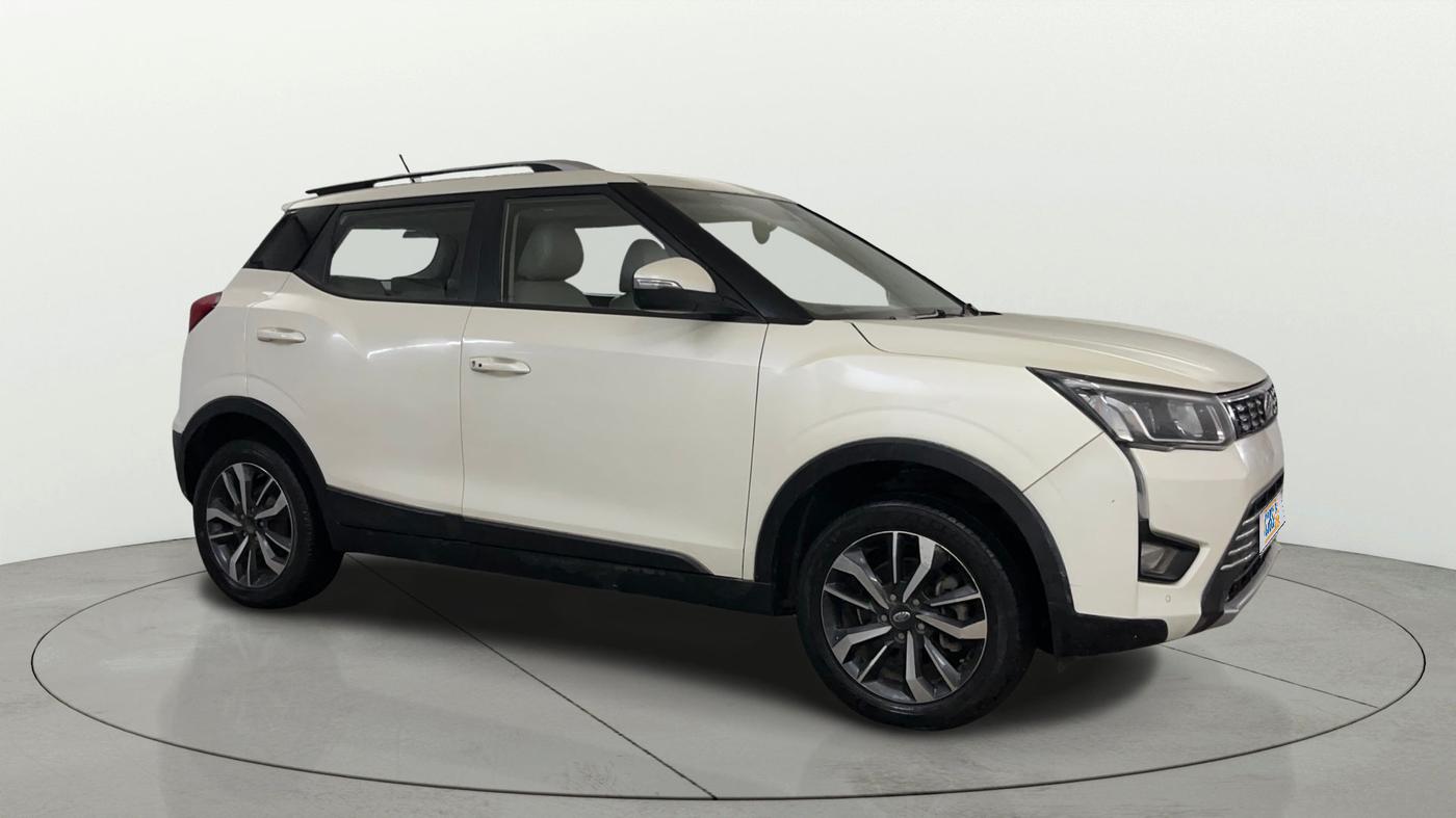 2019 Mahindra XUV300 W8 (O) 1.2 PETROL, Petrol, Manual, 75,026 km, Right Front Diagonal