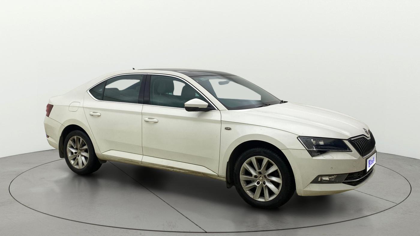 2016 Skoda Superb L&K 1.8 TSI AT, Petrol, Automatic, 50,102 km, Right Front Diagonal