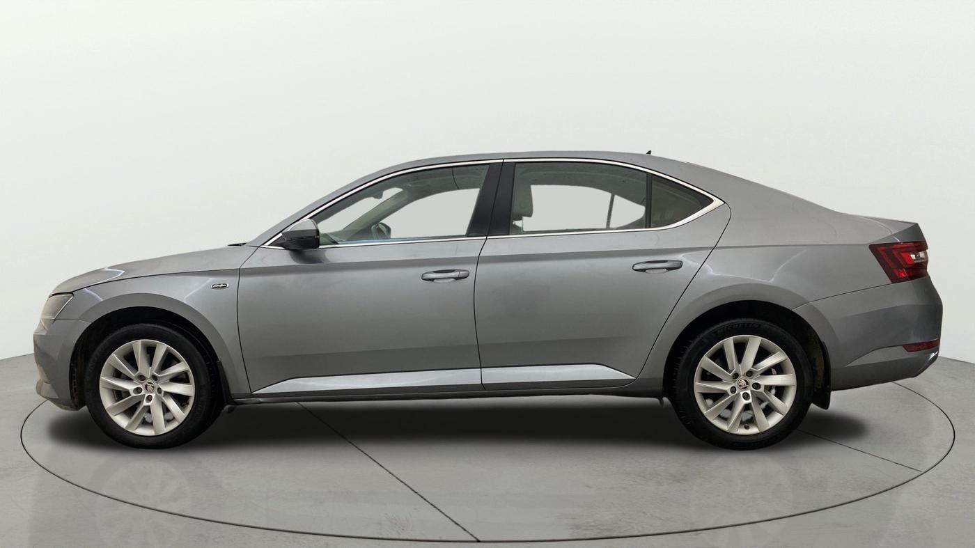 2016 Skoda Superb L&K 1.8 TSI AT, Petrol, Automatic, 1,05,887 km, Left Side