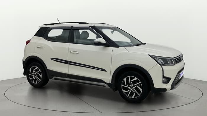 2023 Mahindra XUV300 W8 (O) 1.2 PETROL AMT, Petrol, Automatic, 45,010 km, Right Front Diagonal