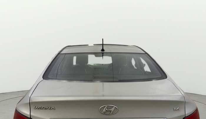 2016 Hyundai Verna 1.6 CRDI S, Diesel, Manual, 1,20,751 km, Rear Windshield