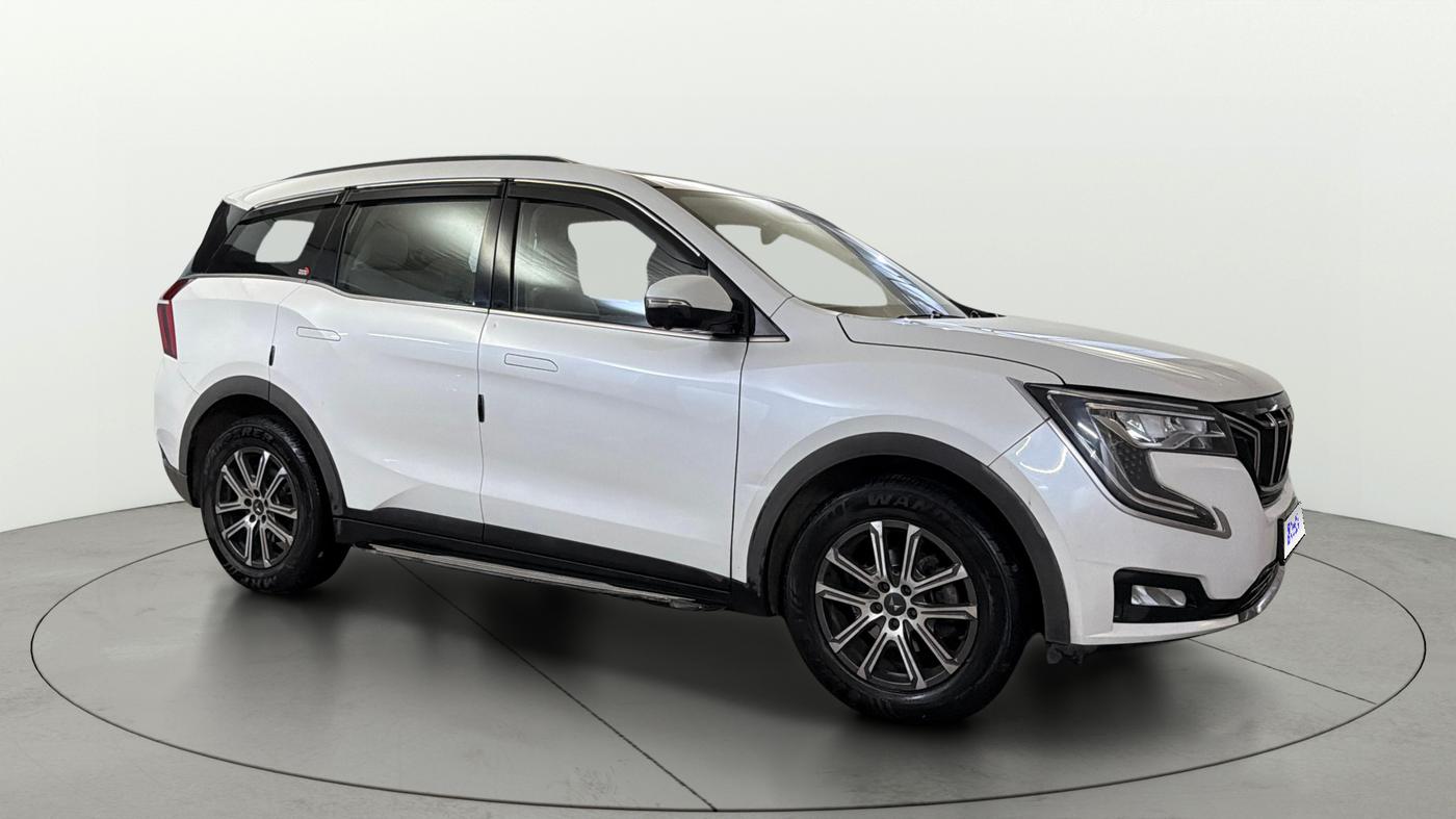 2022 Mahindra XUV700 AX 7 LUXURY P AT 7 STR, Petrol, Automatic, 48,653 km, Right Front Diagonal