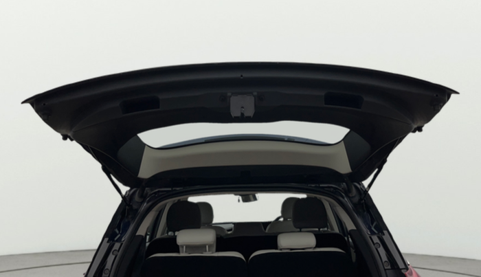 2023 Mahindra XUV700 AX 7 P AT 7 STR, Petrol, Automatic, 11,821 km, Boot Door Open