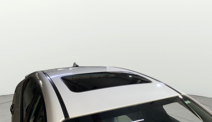 2017 Hyundai Verna 1.6 VTVT SX (O) AT, Petrol, Automatic, 43,739 km, Roof