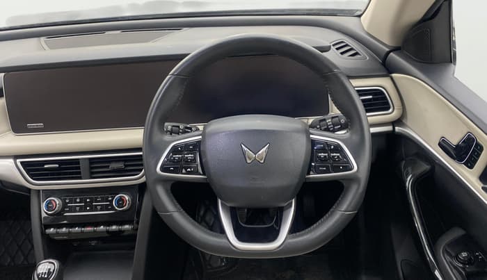 2022 Mahindra XUV700 AX 7 D MT 7 STR, Diesel, Manual, 68,571 km, Steering Wheel Close Up