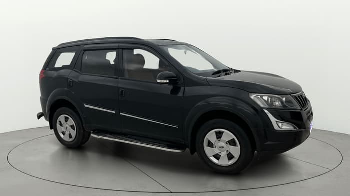 2017 Mahindra XUV500 W6, Diesel, Manual, 1,02,143 km, Right Front Diagonal