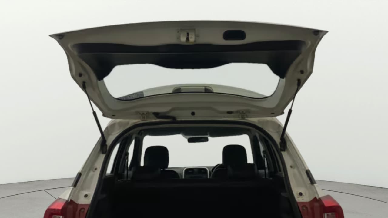2022 Maruti Vitara Brezza VXI AT SHVS, Petrol, Automatic, 30,010 km, Boot Door Open