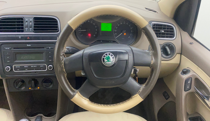 2012 Skoda Rapid AMBITION 1.6 TDI CR MT, Diesel, Manual, 1,25,665 km, Steering Wheel Close Up