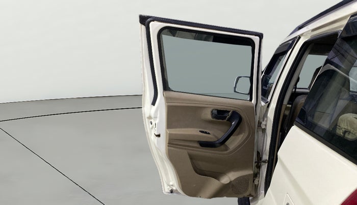 2018 Mahindra TUV300 T6 PLUS, Diesel, Manual, 57,016 km, LHS Rear Door