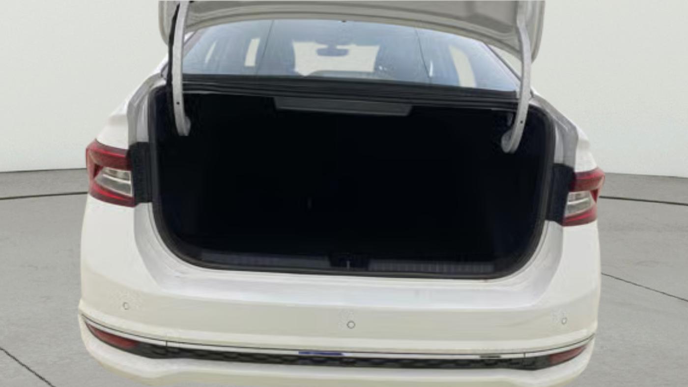 2023 Skoda SLAVIA STYLE 1.0L TSI AT, Petrol, Automatic, 76,281 km, Boot Open Zoomed View
