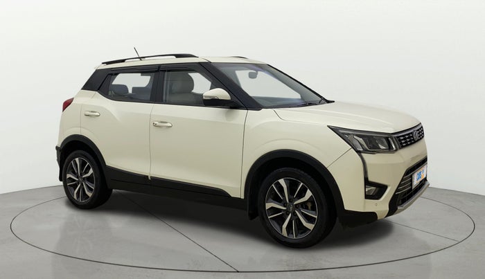 2020 Mahindra XUV300 W8 (O) 1.2 PETROL, Petrol, Manual, 42,702 km, Right Front Diagonal