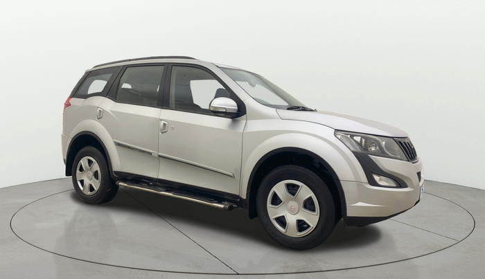2015 Mahindra XUV500 W6, Diesel, Manual, 54,569 km, Right Front Diagonal
