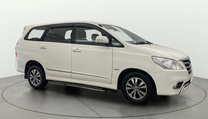 2015 Toyota Innova 2.5 VX 8 STR, Diesel, Manual, 55,485 km, Right Front Diagonal