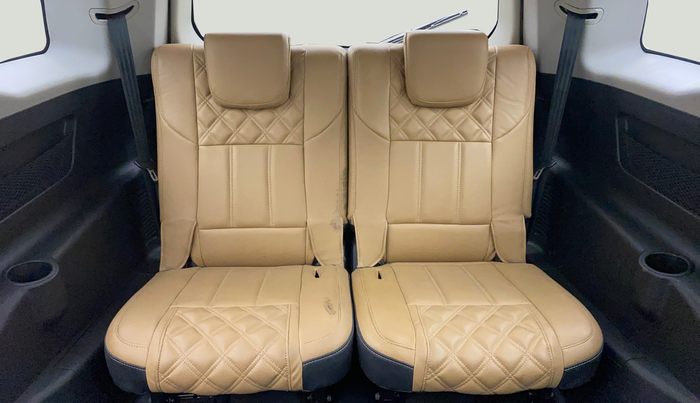 2020 Mahindra XUV500 W7, Diesel, Manual, 79,823 km, Third Seat Row ( optional )