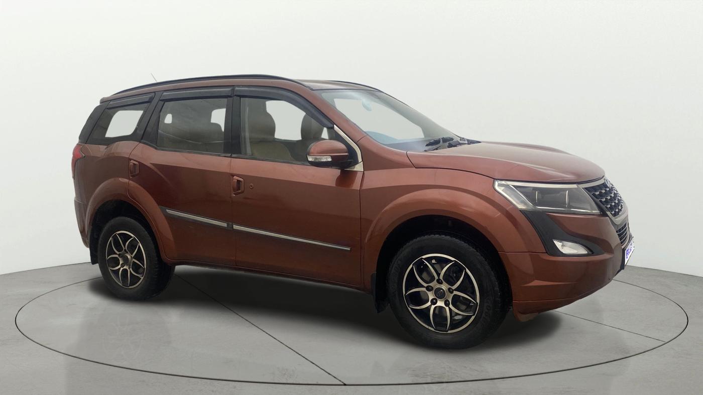 2018 Mahindra XUV500 W5, Diesel, Manual, 1,45,793 km, Right Front Diagonal