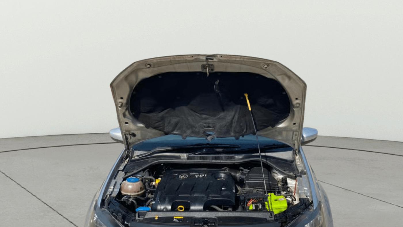 2017 Volkswagen Ameo HIGHLINE PLUS 1.5L AT 16 ALLOY, Diesel, Automatic, 1,06,109 km, Open Bonet