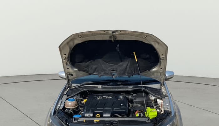 2017 Volkswagen Ameo HIGHLINE PLUS 1.5L AT 16 ALLOY, Diesel, Automatic, 1,06,109 km, Open Bonet