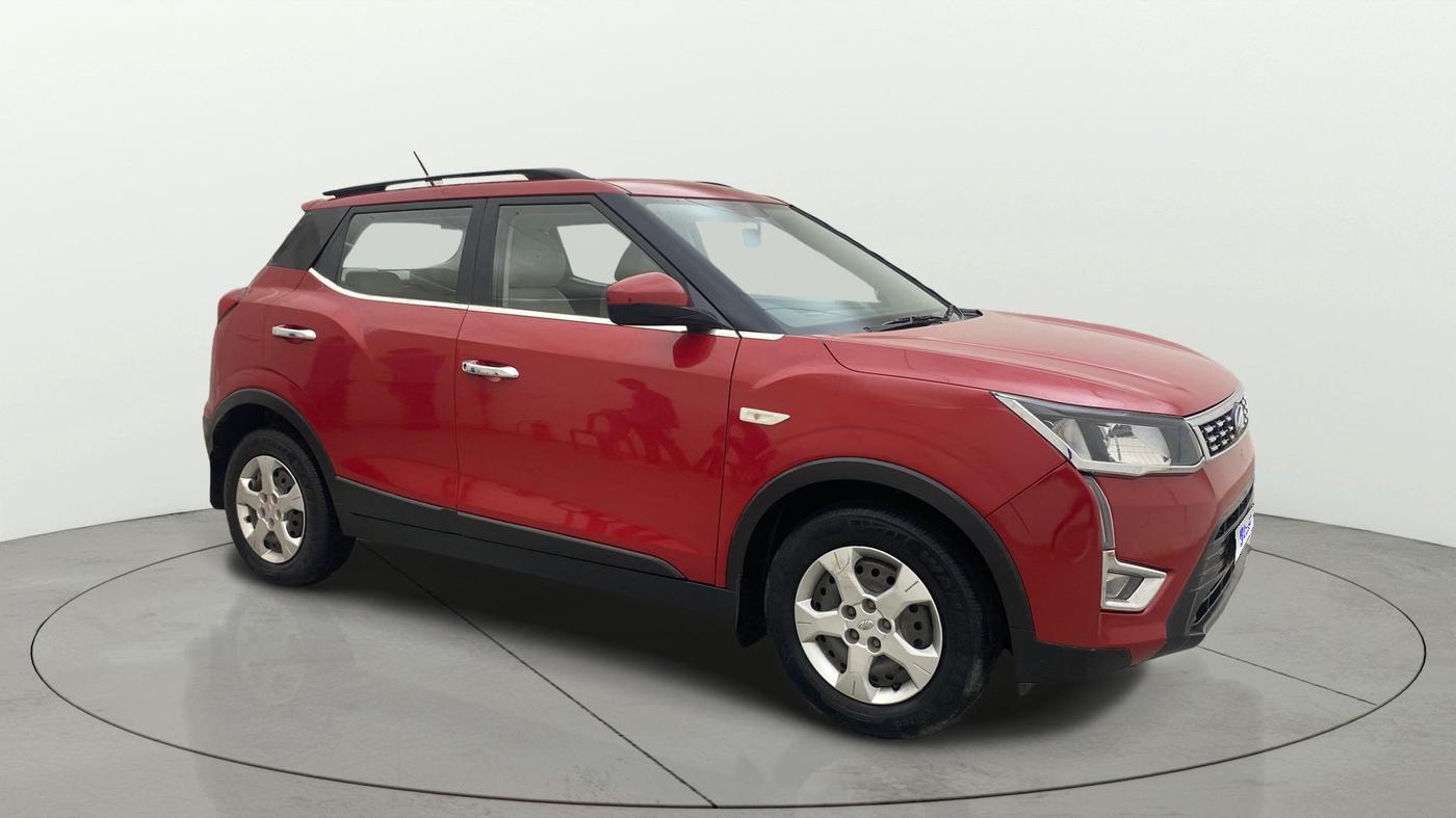 2019 Mahindra XUV300 W6 1.2 PETROL, Petrol, Manual, 45,892 km, Right Front Diagonal