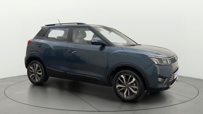 2021 Mahindra XUV300 W8 (O) 1.2 PETROL AMT, Petrol, Automatic, 25,654 km, Right Front Diagonal