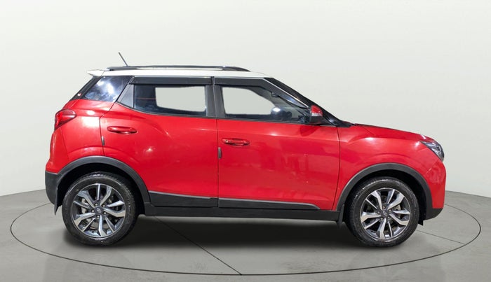 2021 Mahindra XUV300 W8(O) 1.2 PETROL DUAL TONE, Petrol, Manual, 5,206 km, Right Side View