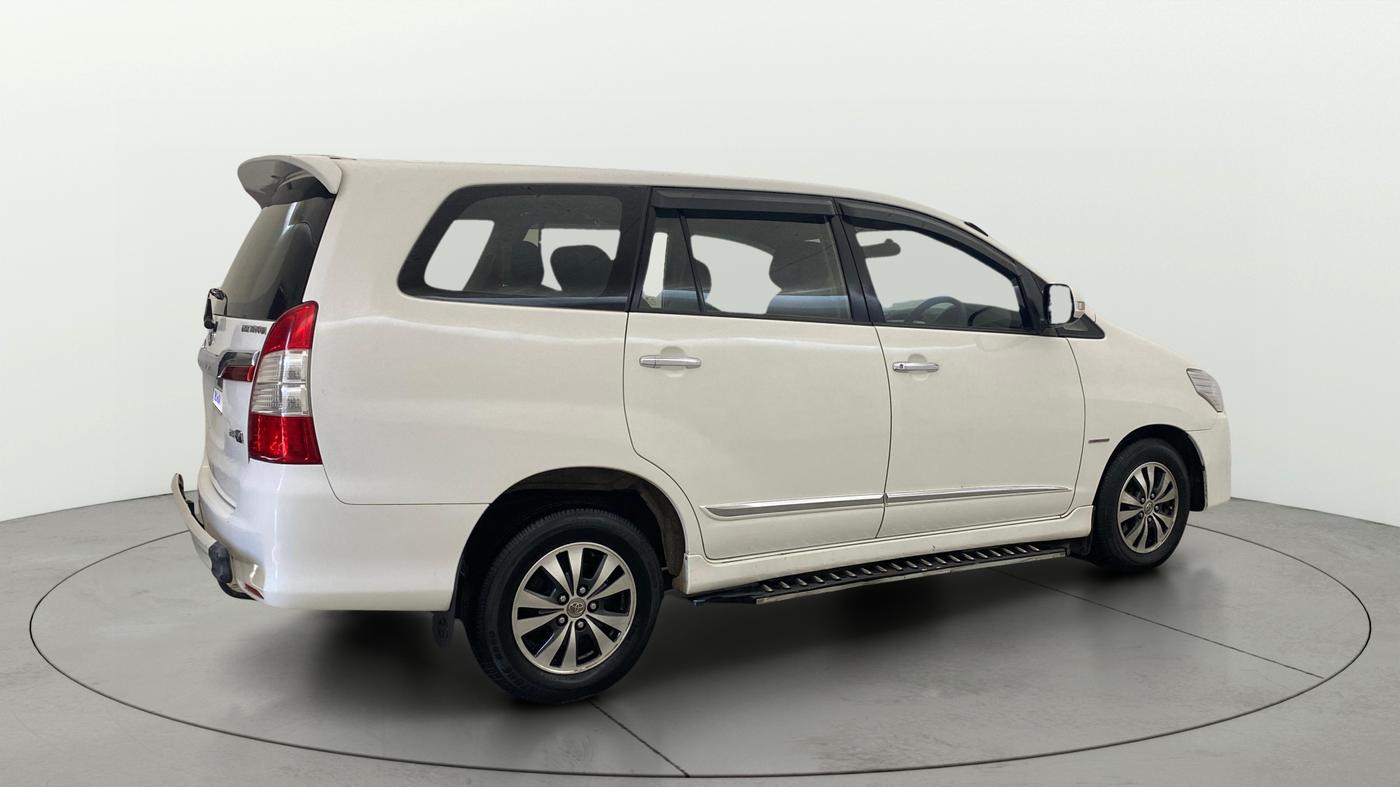 2015 Toyota Innova 2.5 VX 8 STR, Diesel, Manual, 55,485 km, Right Back Diagonal