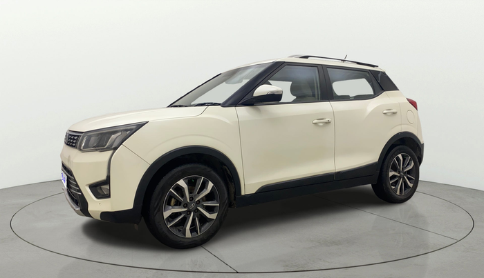 2020 Mahindra XUV300 W8 (O) 1.2 PETROL, Petrol, Manual, 96,681 km, Left Front Diagonal