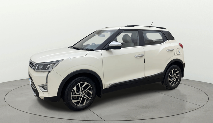 2023 Mahindra XUV300 W8 (O) 1.5 DIESEL AMT, Diesel, Automatic, 25,849 km, Left Front Diagonal