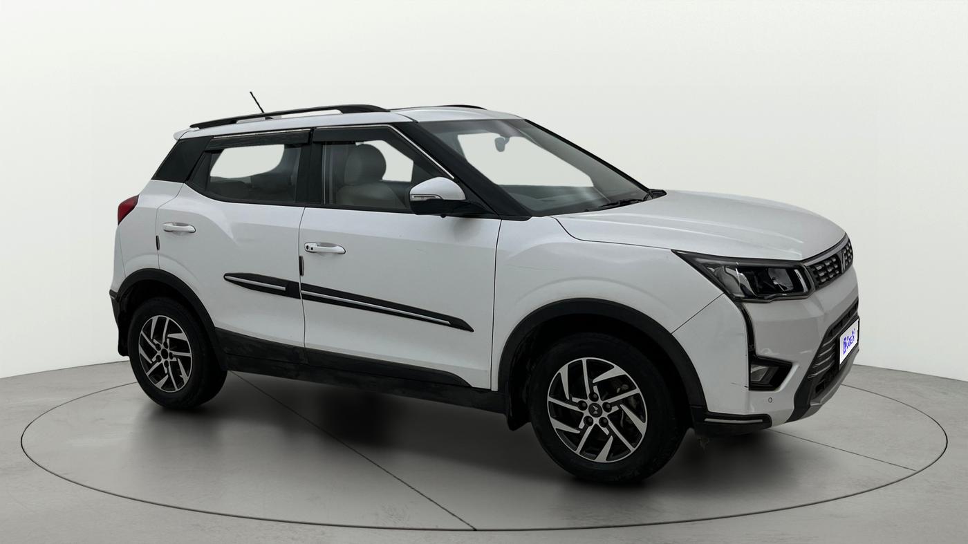 2024 Mahindra XUV300 W8 (O) 1.2 PETROL AMT, Petrol, Automatic, 16,200 km, SRP
