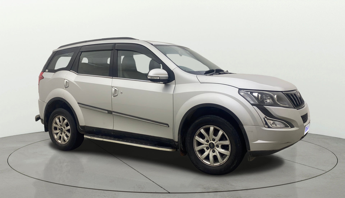 2017 Mahindra XUV500 W10, Diesel, Manual, 82,295 km, Right Front Diagonal