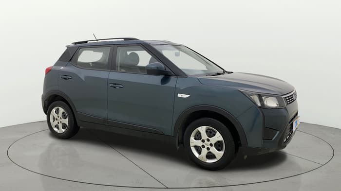 2019 Mahindra XUV300 W6 1.2 PETROL, Petrol, Manual, 1,37,798 km, Right Front Diagonal