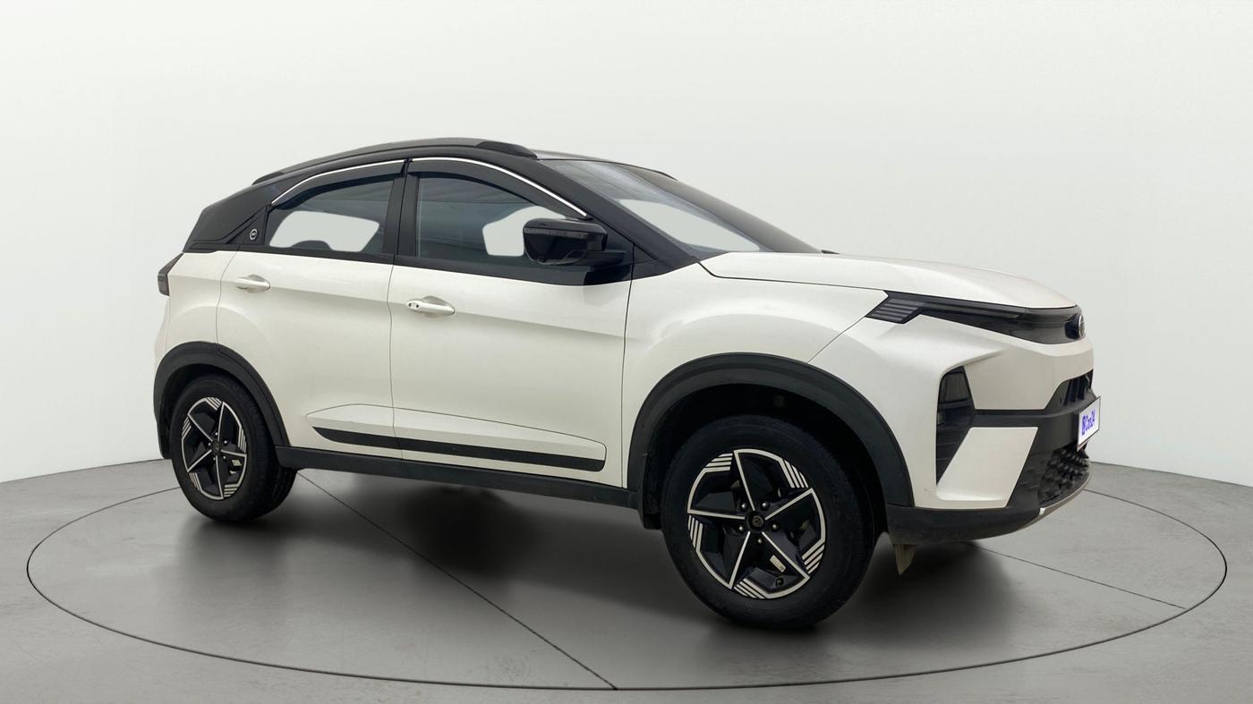 2023 Tata NEXON FEARLESS + SUNROOF DCA DUAL TONE 1.2 PETROL, Petrol, Automatic, 52,954 km, Right Front Diagonal