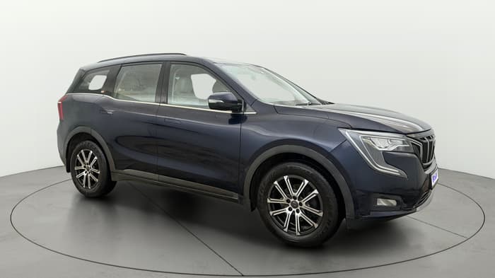 2022 Mahindra XUV700 AX 7 P AT 7 STR, Petrol, Automatic, 38,399 km, Right Front Diagonal