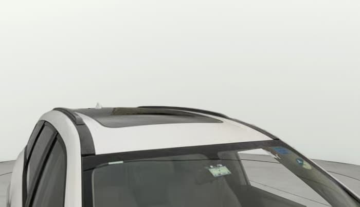2022 Mahindra XUV700 AX 5 P MT 7 STR, Petrol, Manual, 55,215 km, Roof