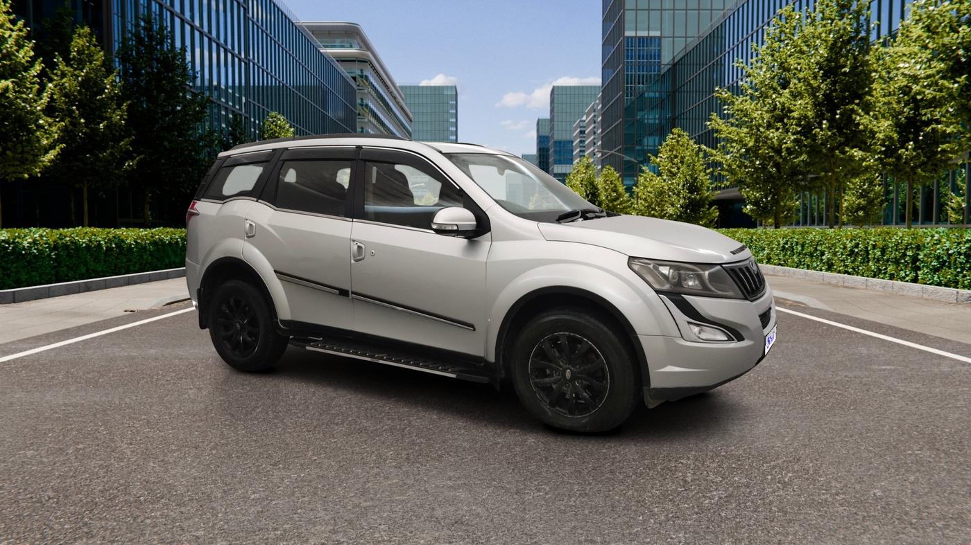 2015 Mahindra XUV500 W10, Diesel, Manual, 1,09,089 km, Right Front Diagonal